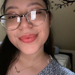 Meet your Posher, Ana